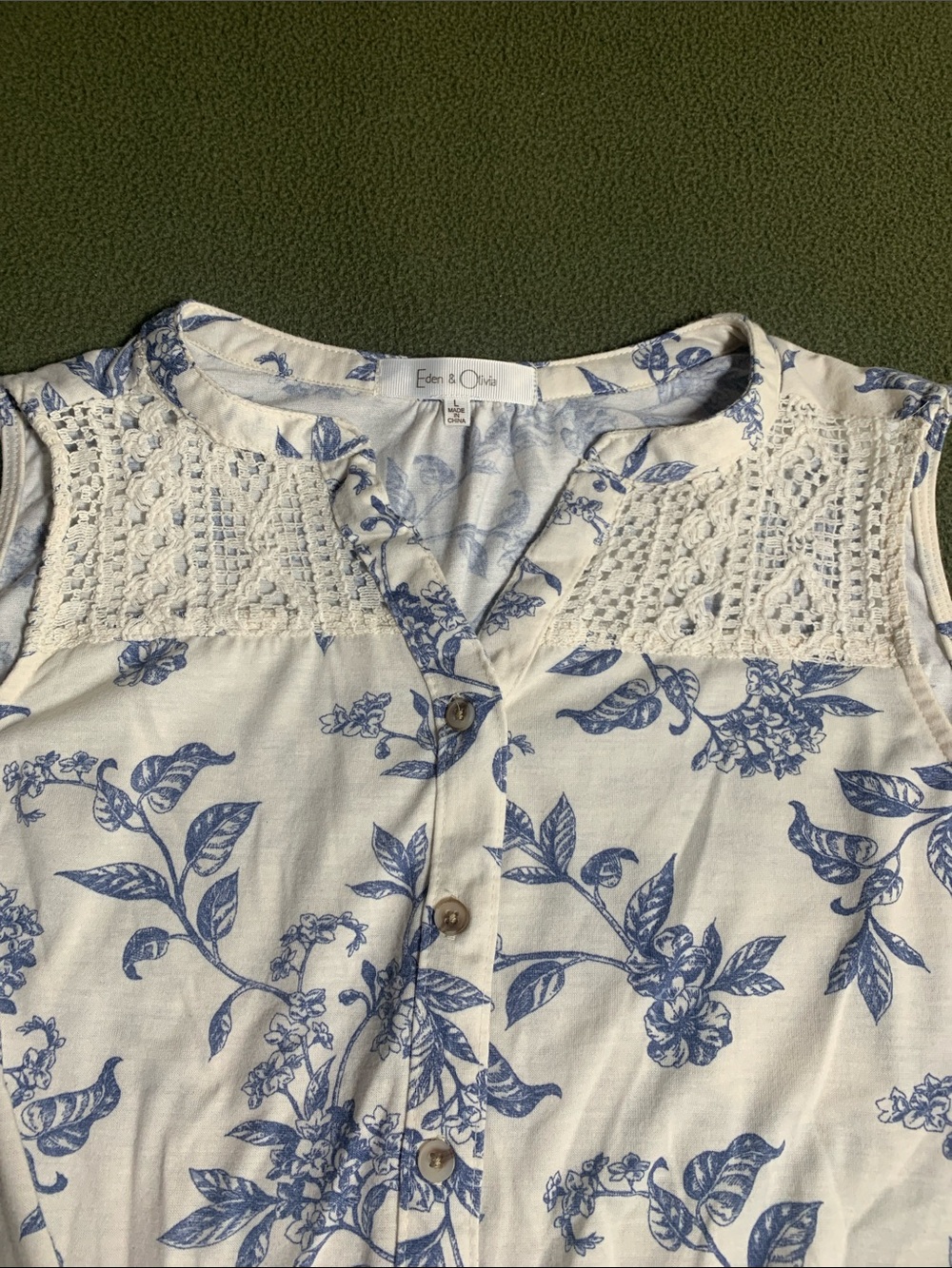 Eden & Olivia blue & cream floral button up shirt with tie and crochet detail. L - Picture 5 of 10
